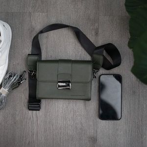 Korean/Japanese Style - Green "Straightforward" Vegan Leather Messenger Bag